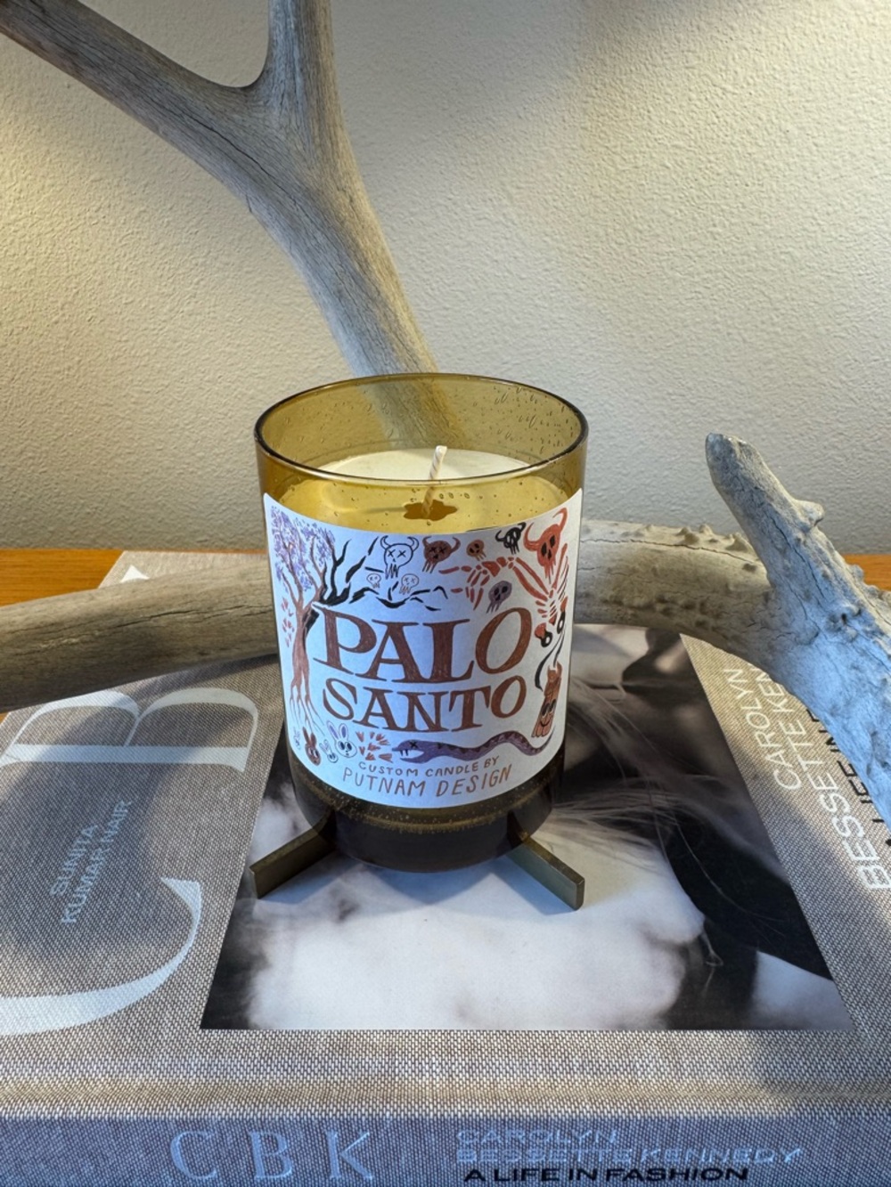 Palo Santo Scented Candle — Amber Glass (Brown) - Picture 4 of 4